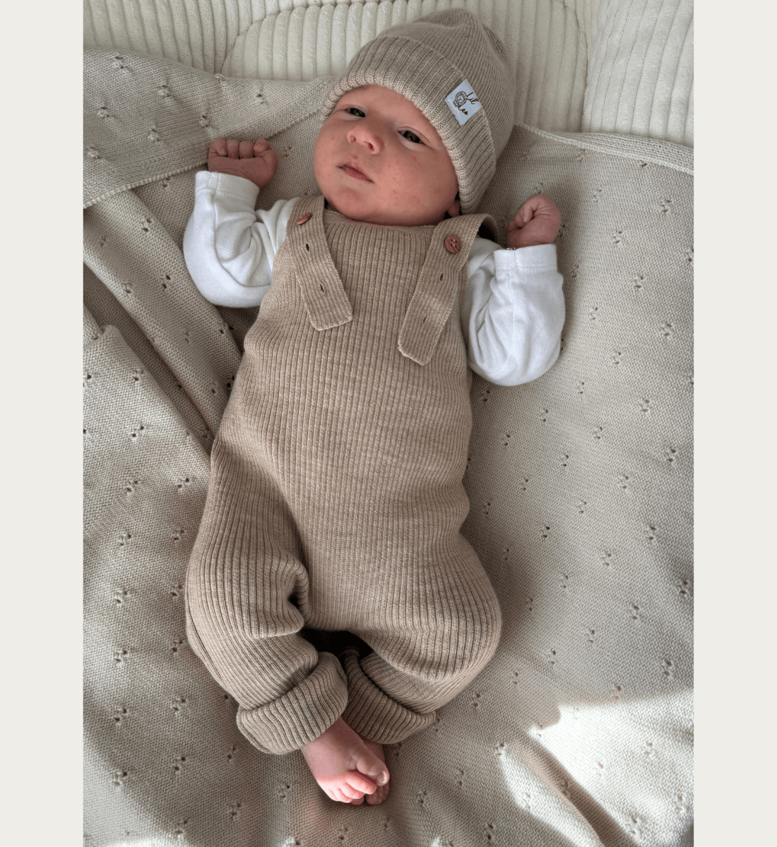 Mitwachsende Latzhose Mütze 100% Merinowolle Lil' Leo Babybekleidung