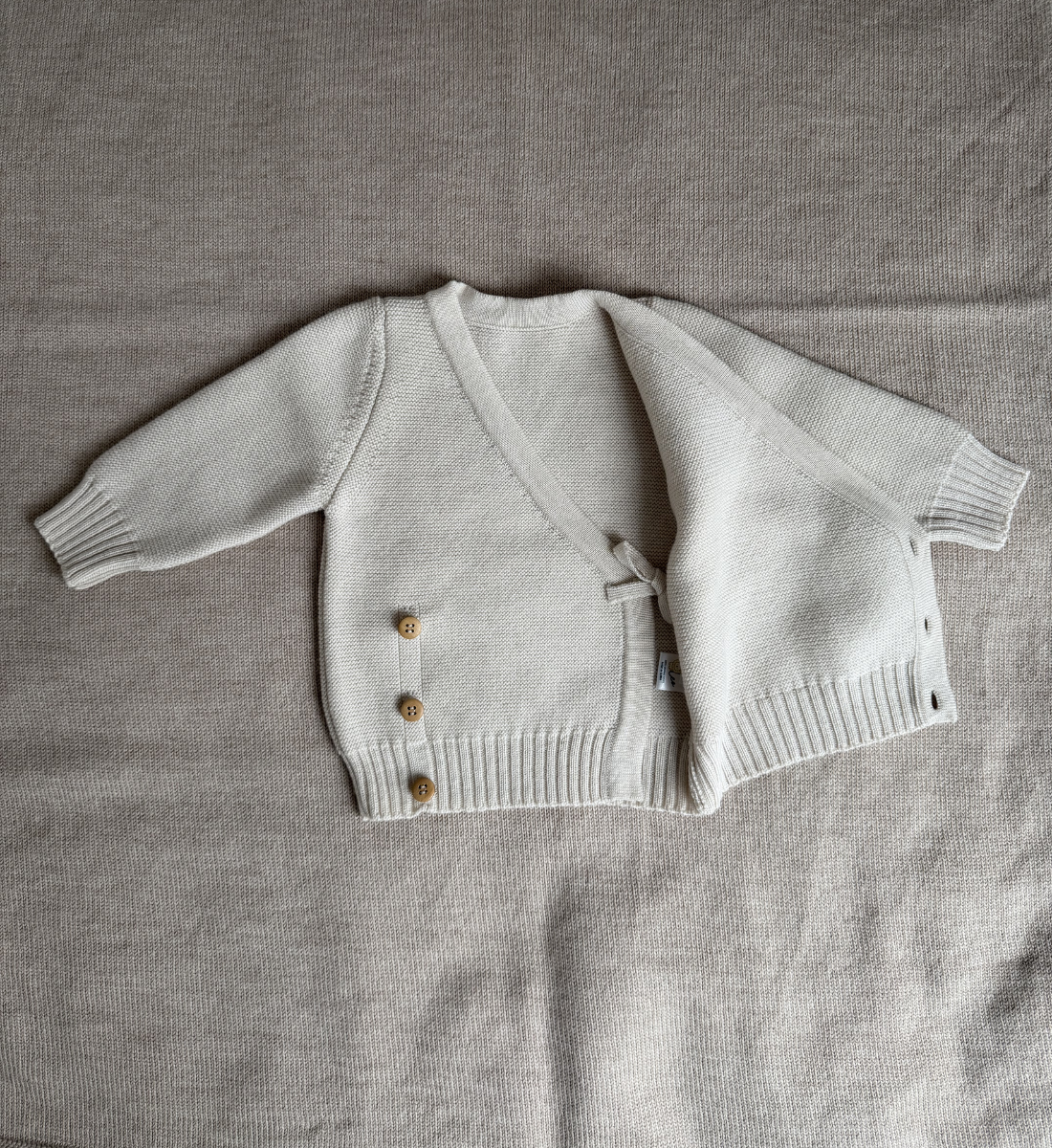 Wickeljacke aus 100% Merinowolle Baby Lil' Leo Babybekleidung mitwachsend