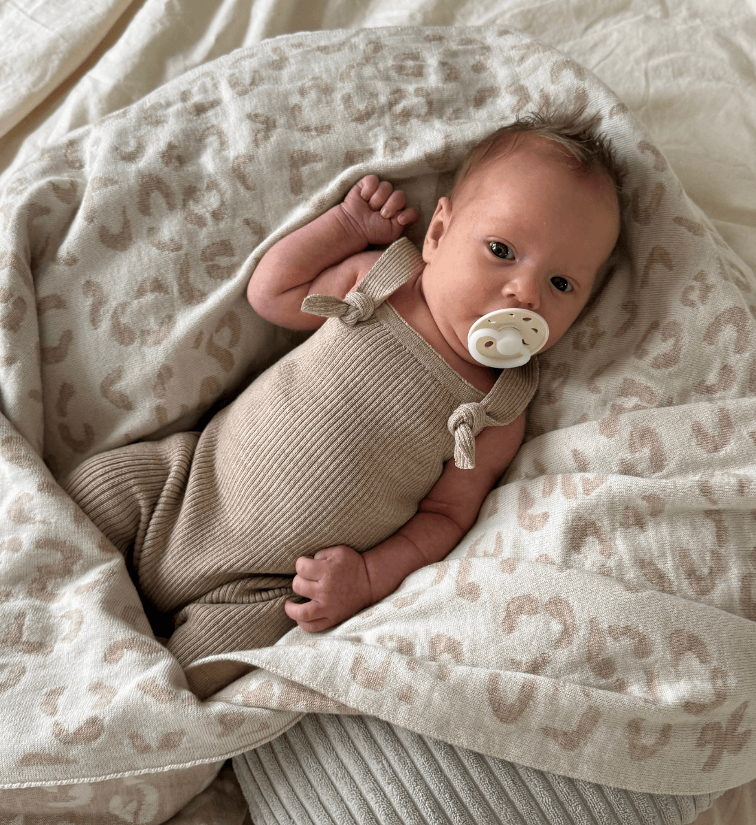 Mitwachsende Latzhose 100% Merinowolle Babydecke Lil' Leo Babybekleidung