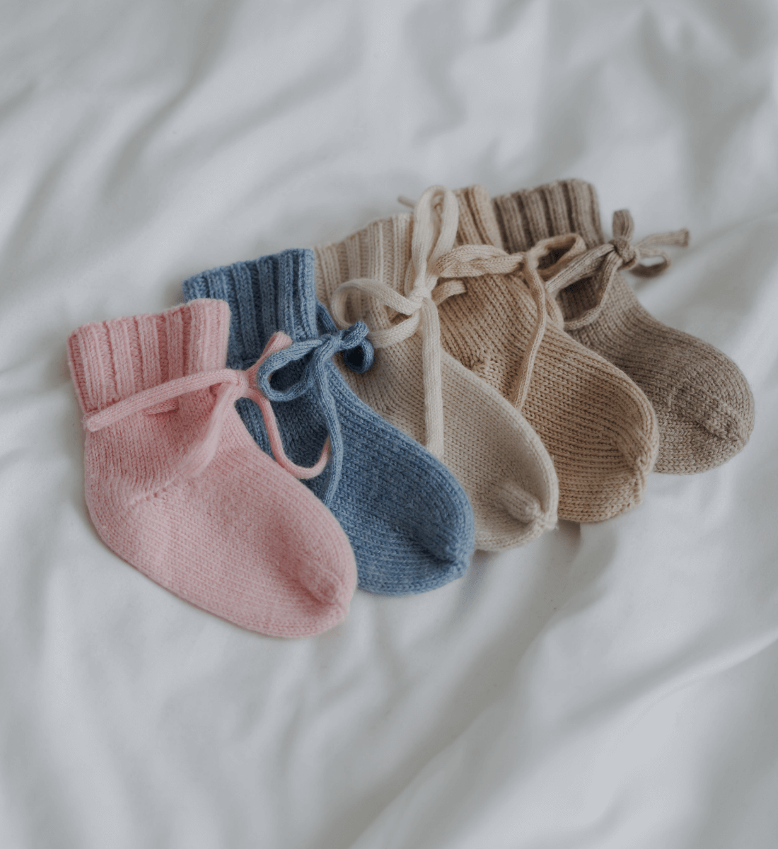 Babyschuhe in Sand aus 100% Merinowolle