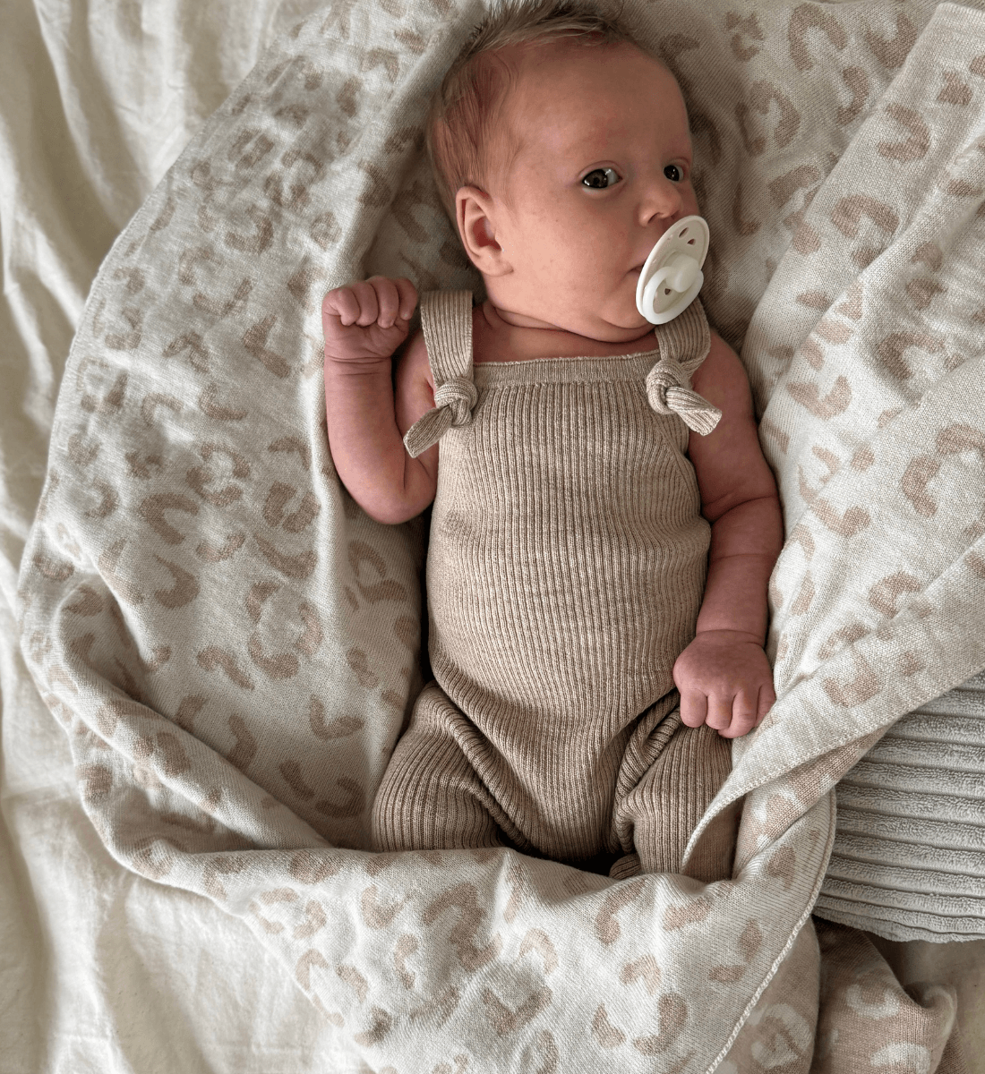 Mitwachsende Latzhose 100% Merinowolle Babydecke Lil' Leo Babybekleidung