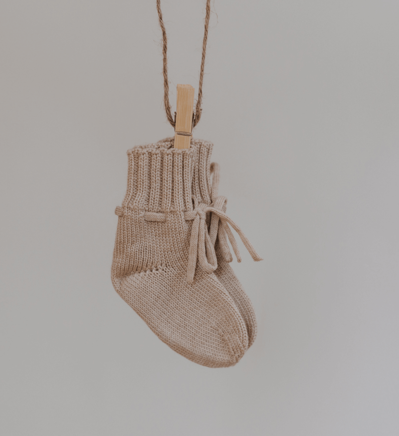 Babyschuhe in Sand aus 100% Merinowolle