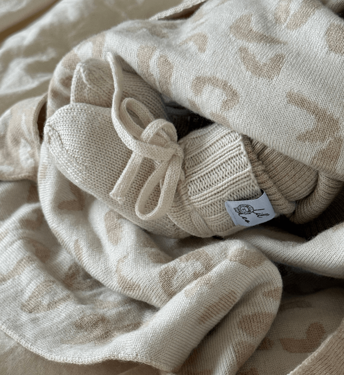Babydecke Babyschuhe aus 100% Merinowolle Babybekleidung Lil' Leo Made in Europa