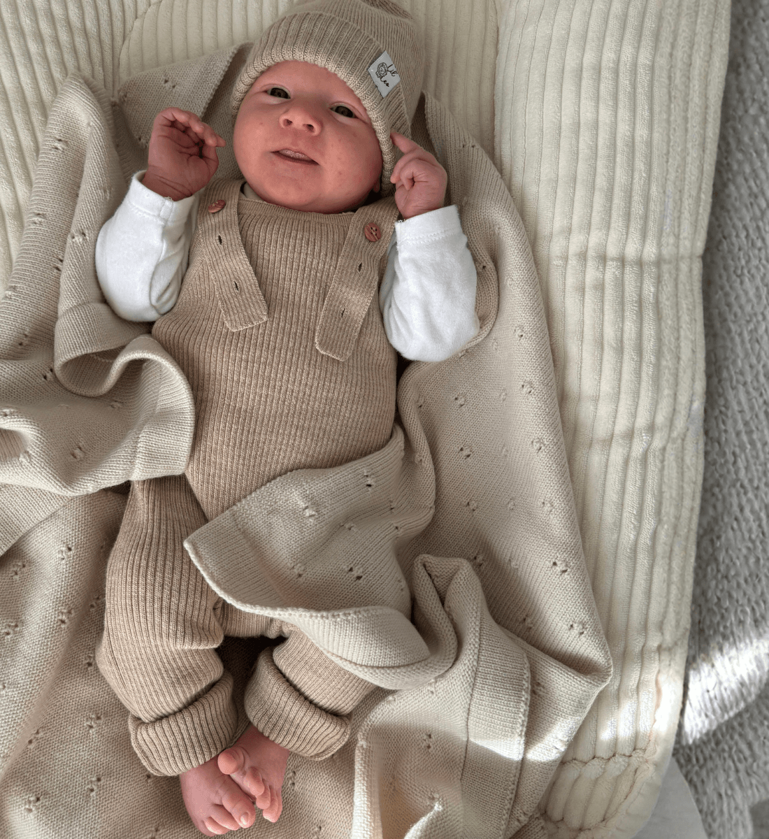 Mitwachsende Latzhose Mütze 100% Merinowolle Lil' Leo Babybekleidung