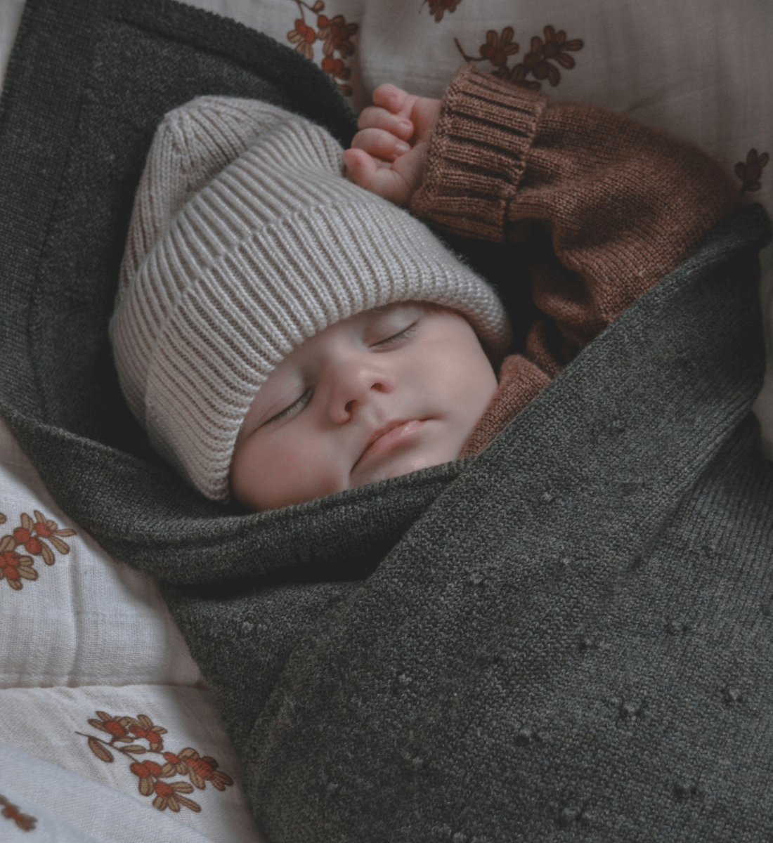 Decke 'Leo' in Dunkelgrün mit Muster aus 100% Merinowolle