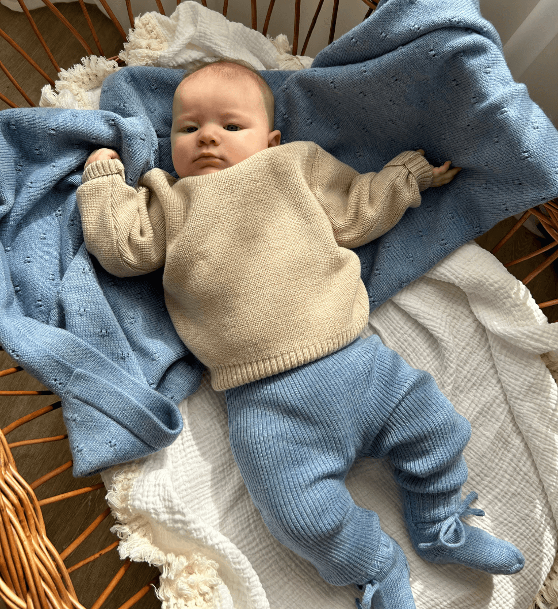 Limited Edition: Decke 'Leo' in Blau Melange mit Muster aus 100% Merinowolle