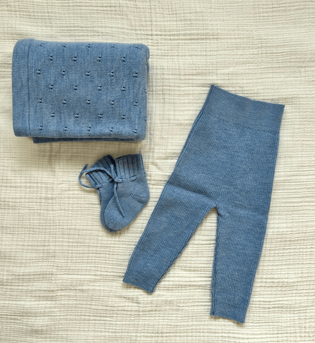 Babybekleidung Babydecke Babyschuhe Babysocken aus Merinowolle Lil' Leo