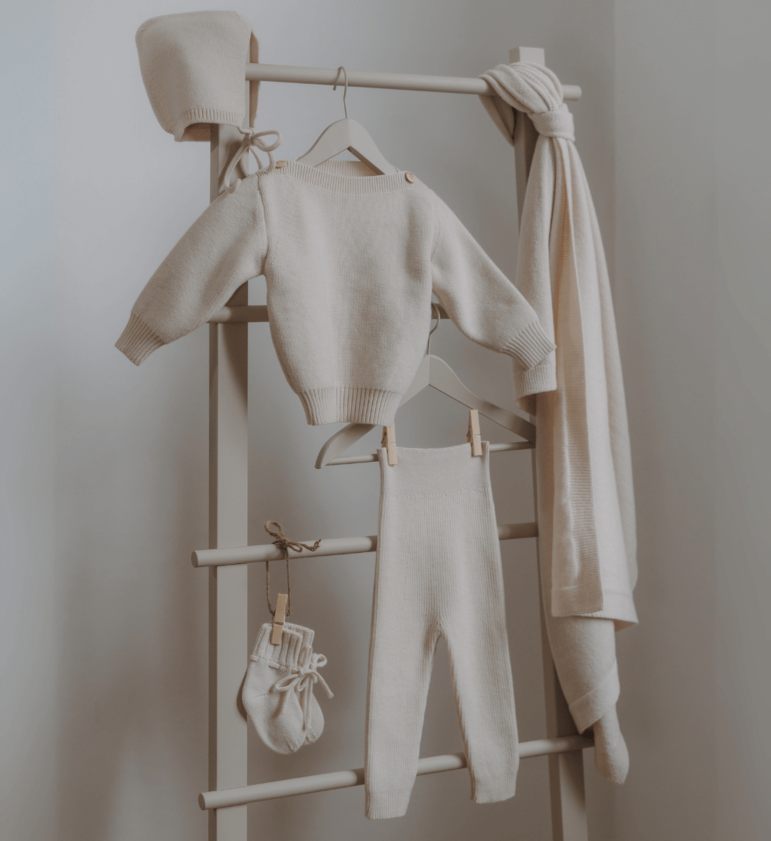 Babydecke, Babyleggings, Babypullover, Babyschuhe, Babymütze aus 100% Merinowolle Lil' Leo