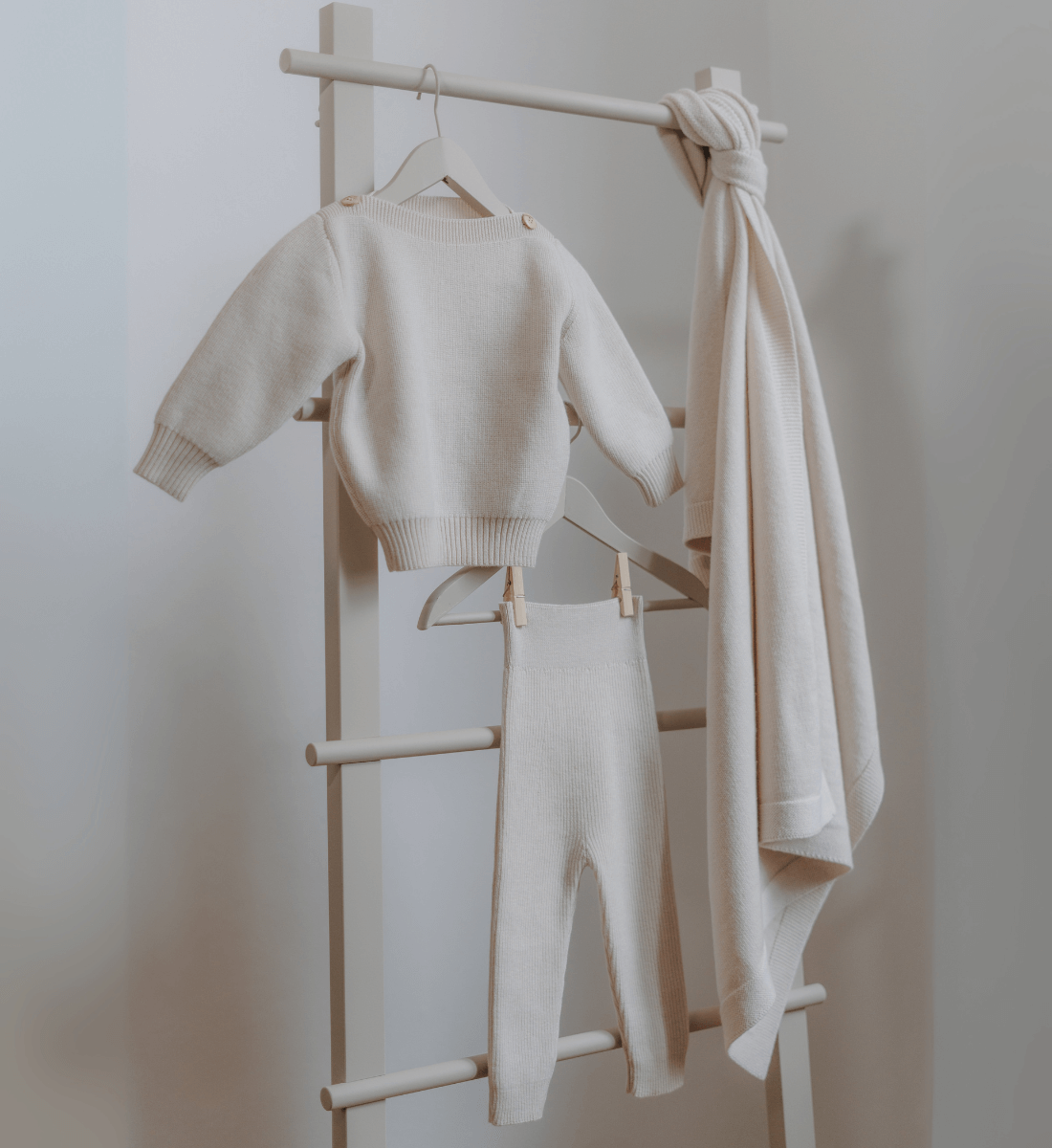 Lil' Leo Babyschuhe Babydecke Mütze Leggings Pullover aus 100% Merinowolle