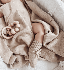 Lil' Leo Babyschuhe & Babymütze aus Merinowolle