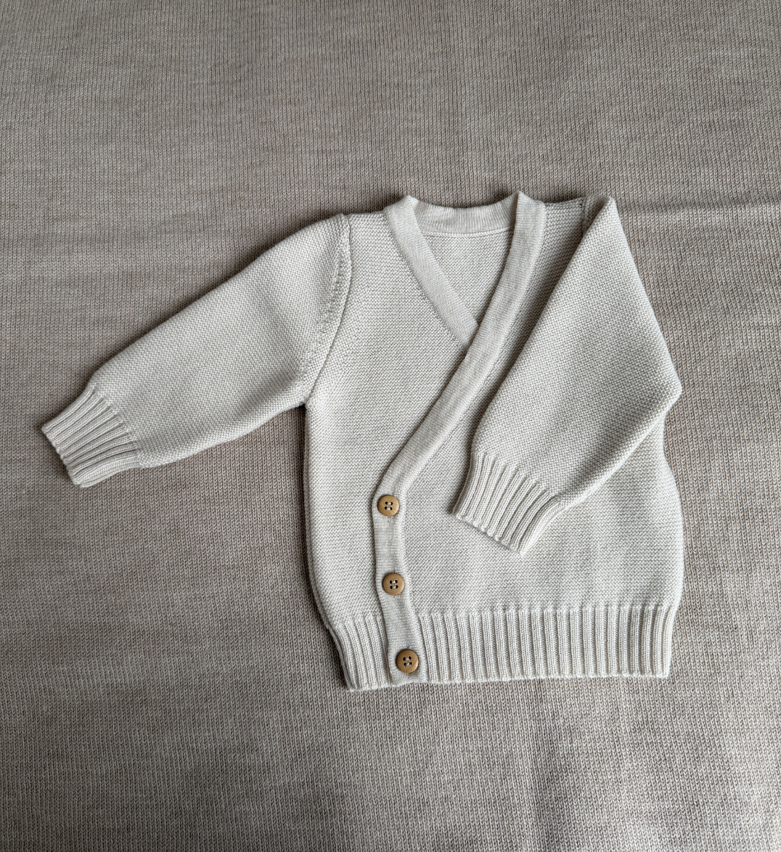 Wickeljacke aus 100% Merinowolle Baby Lil' Leo Babybekleidung mitwachsend