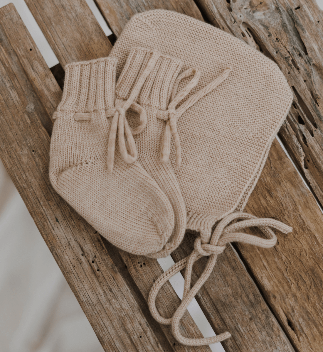 Lil' Leo Babyschuhe & Babymütze aus Merinowolle