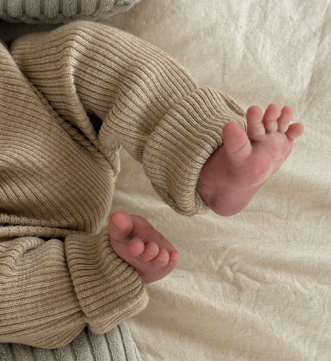 Mitwachsende Latzhose 100% Merinowolle Lil' Leo Babybekleidung