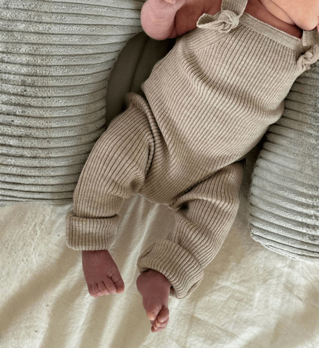 Mitwachsende Latzhose 100% Merinowolle Lil' Leo Babybekleidung