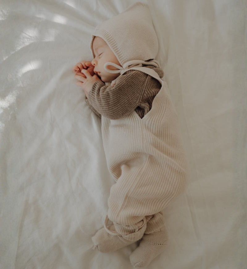 Latzhose in Creme aus 100% Merinowolle