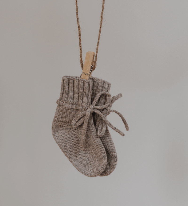 Babyschuhe in Camel Melange aus 100% Merinowolle