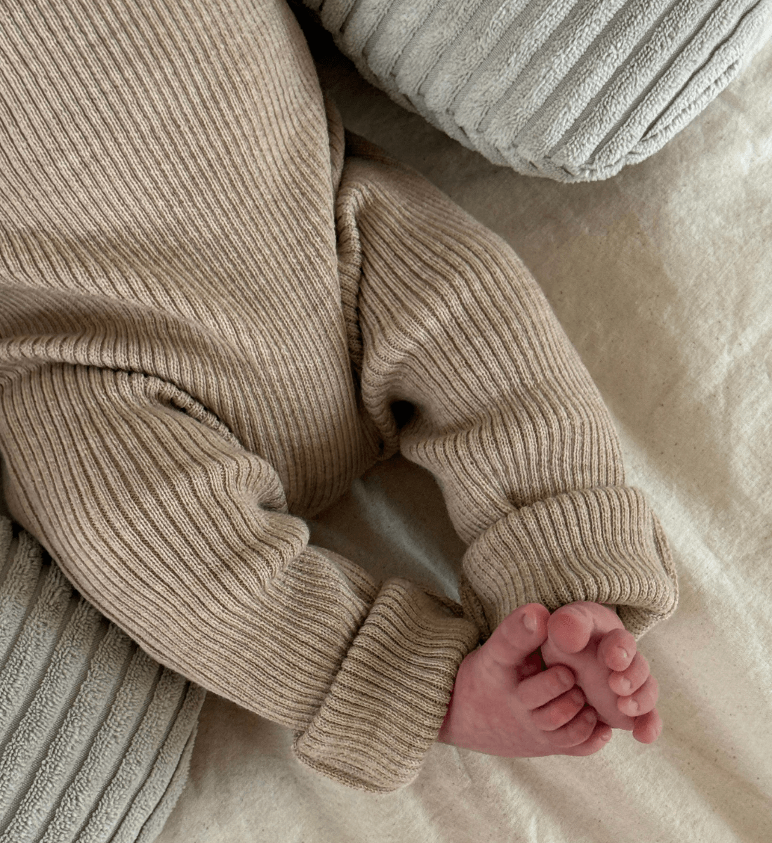 Mitwachsende Latzhose 100% Merinowolle Lil' Leo Babybekleidung