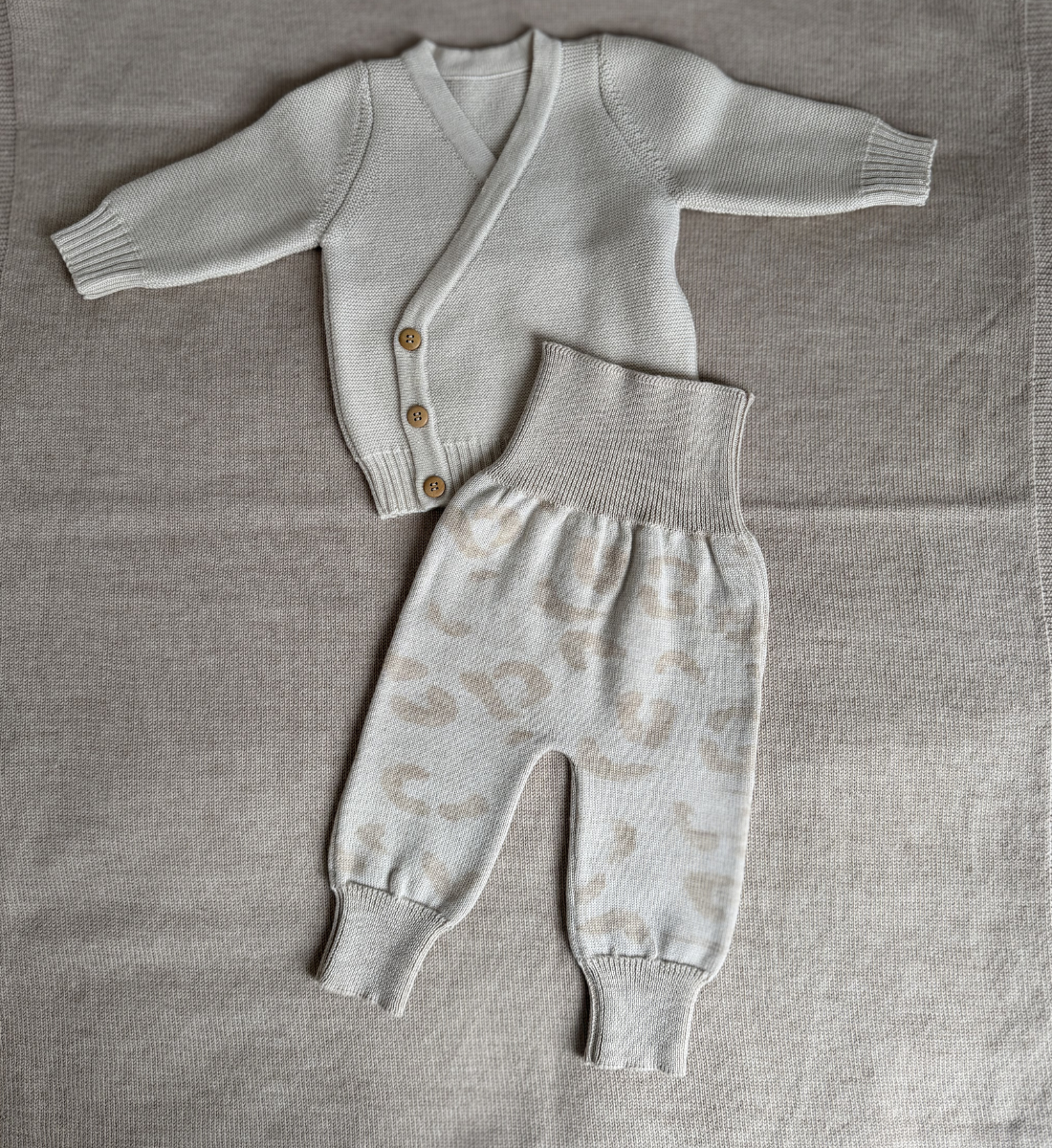 Mitwachsende Leggings Hose Wickeljacke aus 100% Merinowolle Lil' Leo