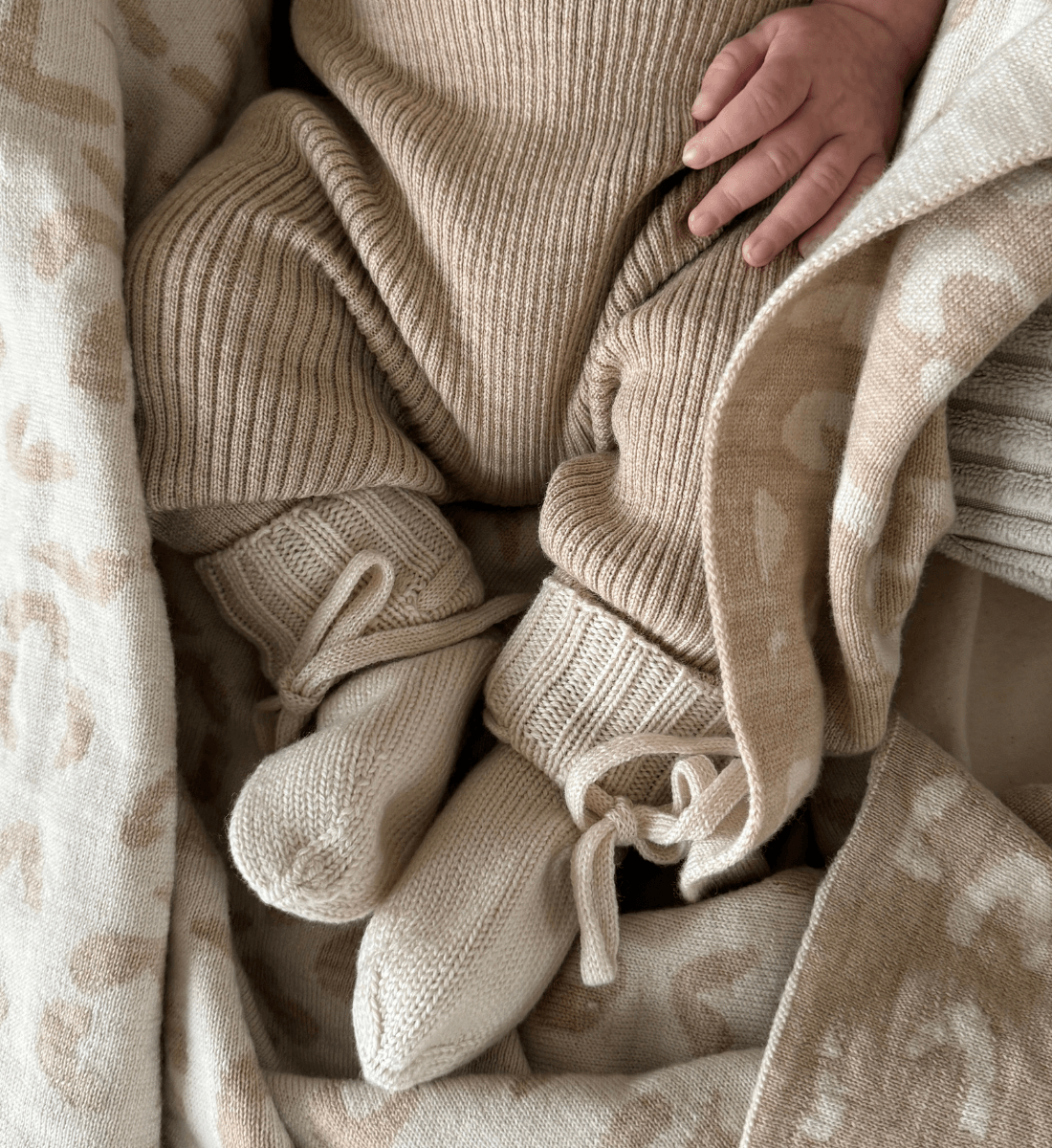 Mitwachsende Latzhose 100% Merinowolle Lil' Leo Babybekleidung