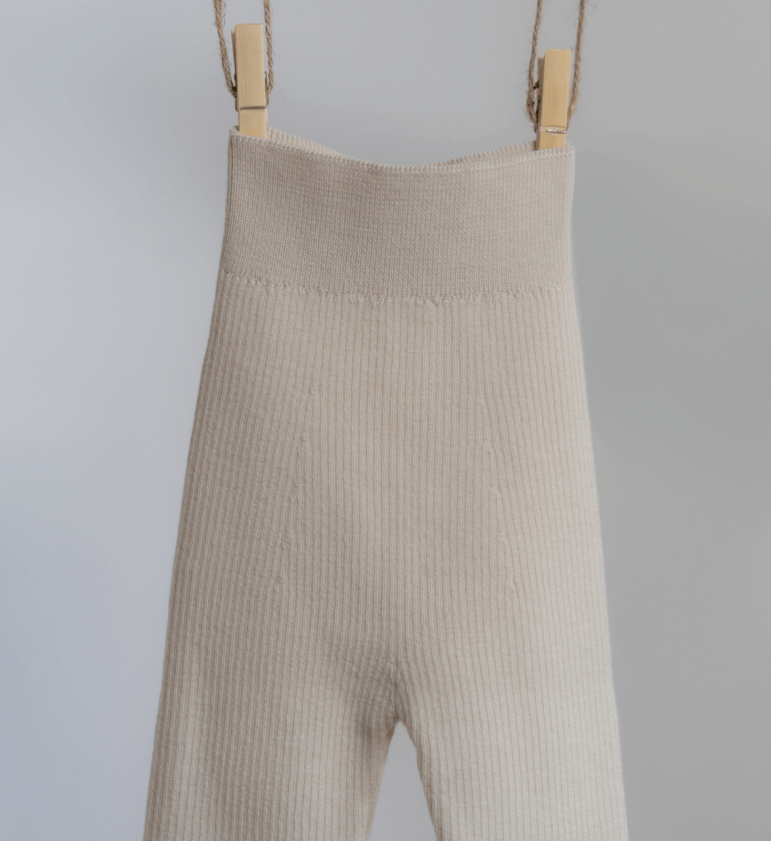 Lil' Leo Babyschuhe Babydecke Mütze Leggings Pullover aus 100% Merinowolle